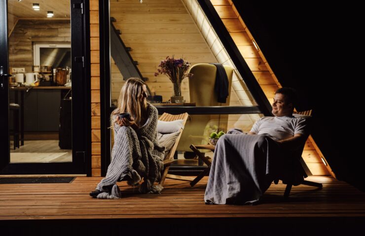 an-evening-conversation-between-a-friendly-couple-2025-01-09-08-26-00-utc